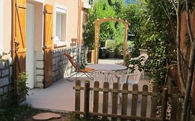 Jolie T2 rénové avec jardin clos et parking privé